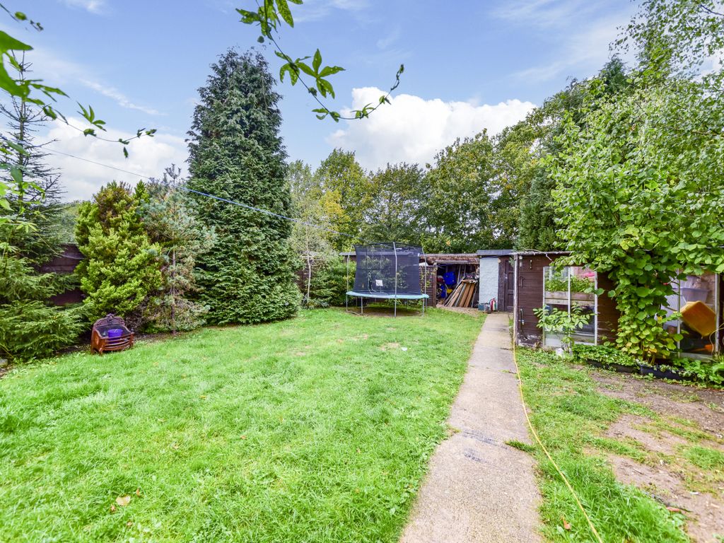 4 bed semidetached house for sale in Chaucer Road, Peterborough PE1