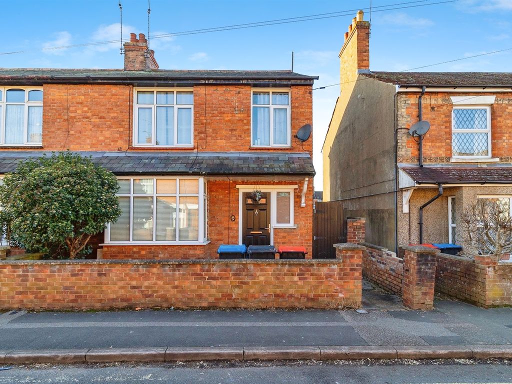3 bed semidetached house for sale in Brooklands Road, Bletchley