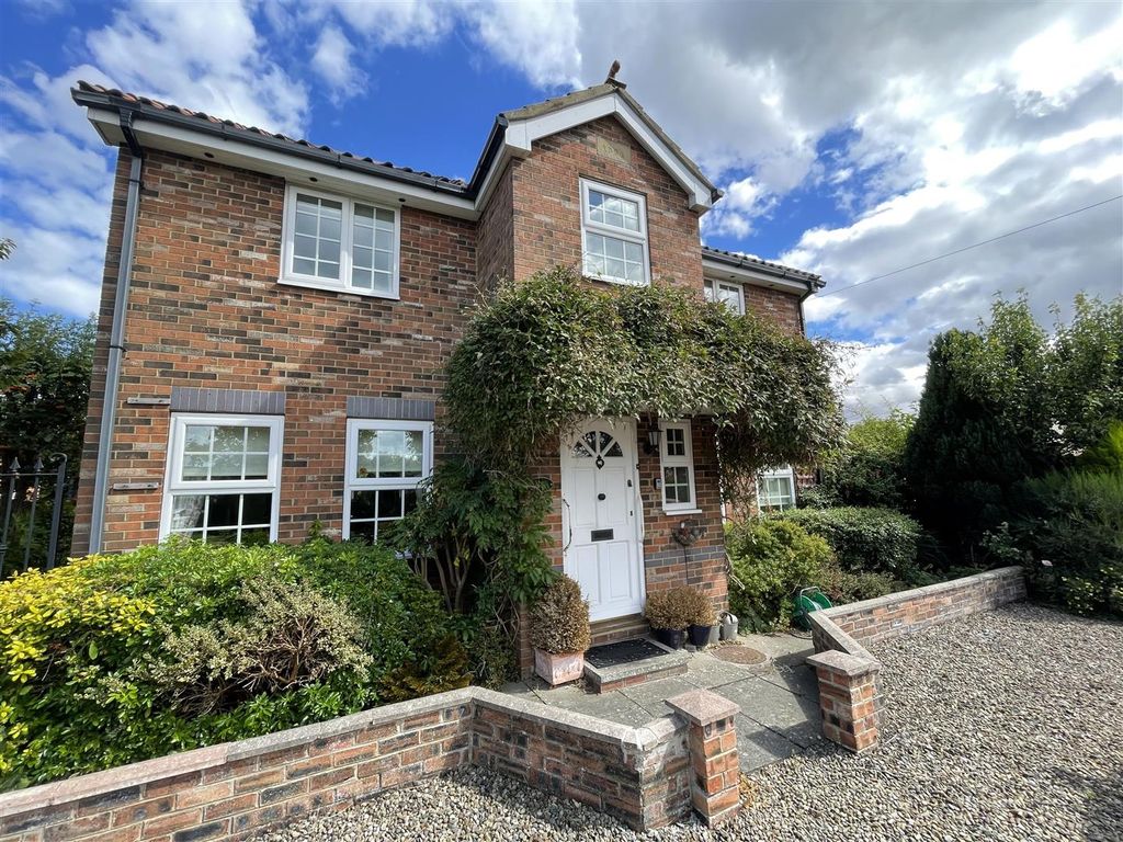 3 bed detached house for sale in Scalby Road, Scalby, Scarborough YO13