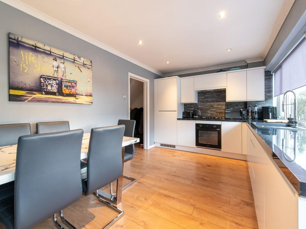 3 bed town house for sale in Cowdrey Court, Dartford DA1, £400,000 Zoopla