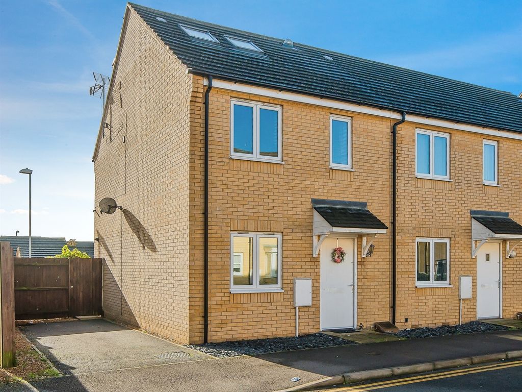4 bed end terrace house for sale in Apollo Avenue, Farcet, Peterborough