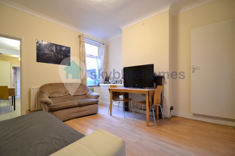 4 bed terraced house to rent in Windermere Street, Leicester LE2, £