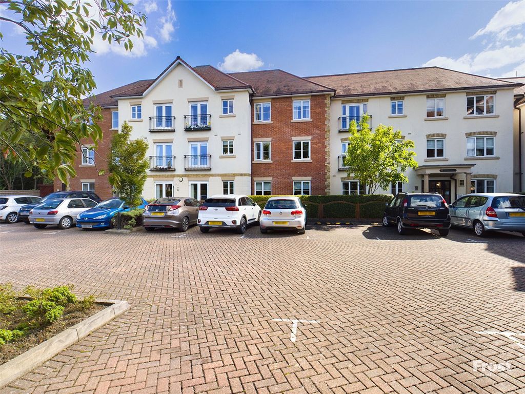 3 bed flat for sale in Pegasus Court, Albany Place, Egham, Surrey TW20