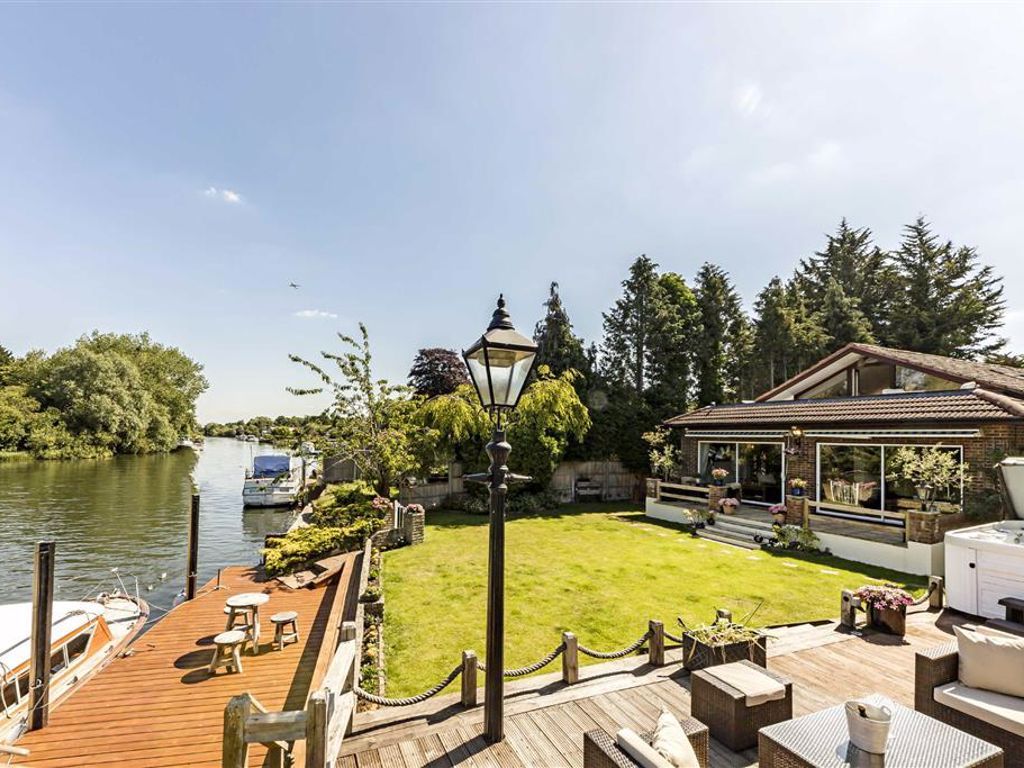 5 bed property for sale in Old Ferry Drive, Wraysbury, Staines TW19
