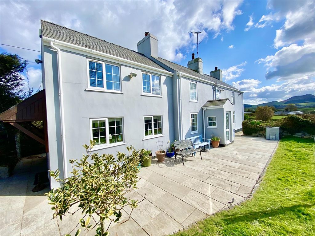 3 bed detached house for sale in Lon Cyttun, Morfa Nefyn, Pwllheli LL53