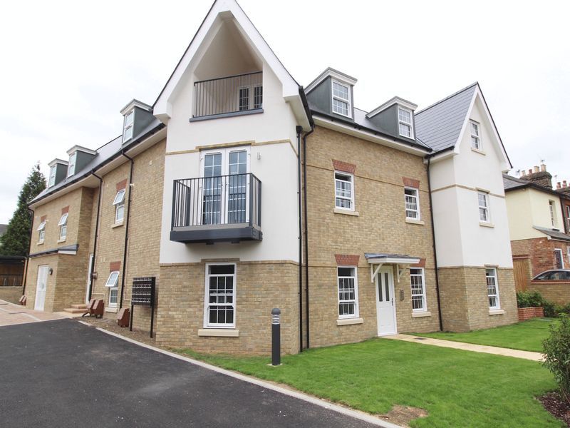 2 bed flat to rent in Crescent Road, Warley, Brentwood CM14 Zoopla