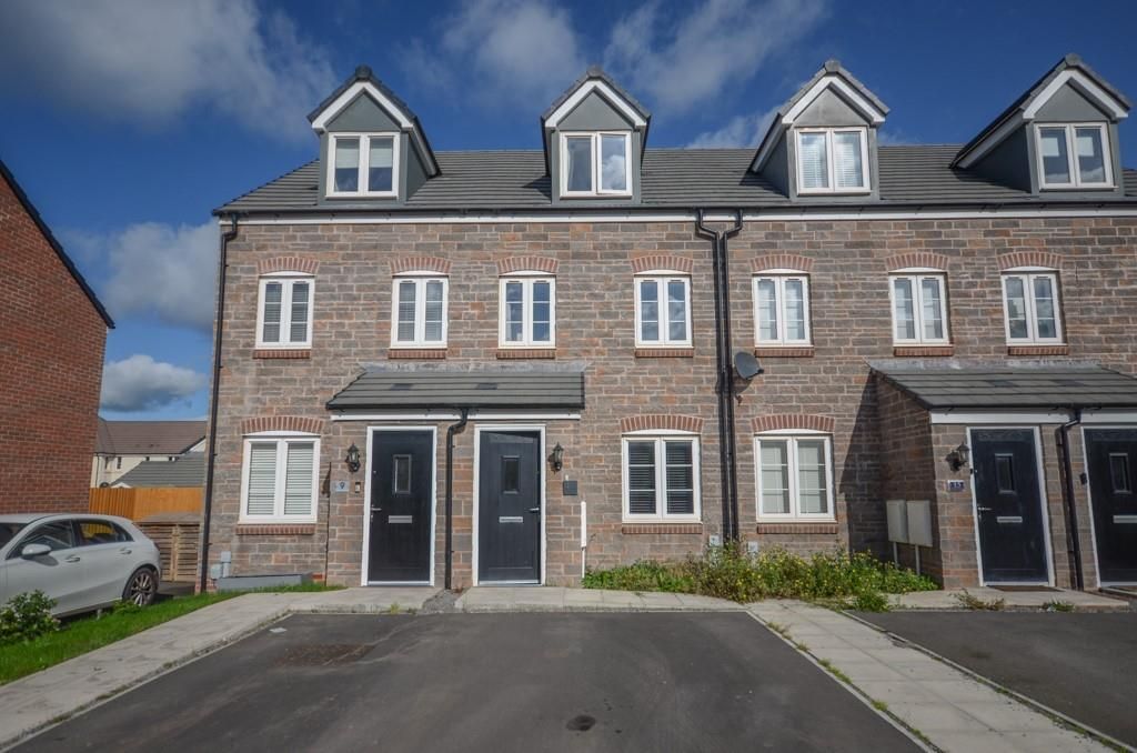 3 bed terraced house for sale in Burdock Road, Lyde Green, Bristol BS16