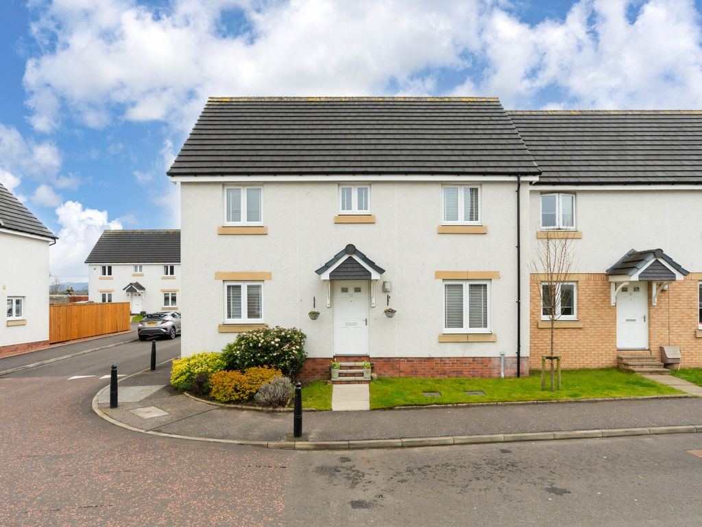 5 bed villa for sale in 25 Pikes Pool Drive, Kirkliston EH29, £380,000