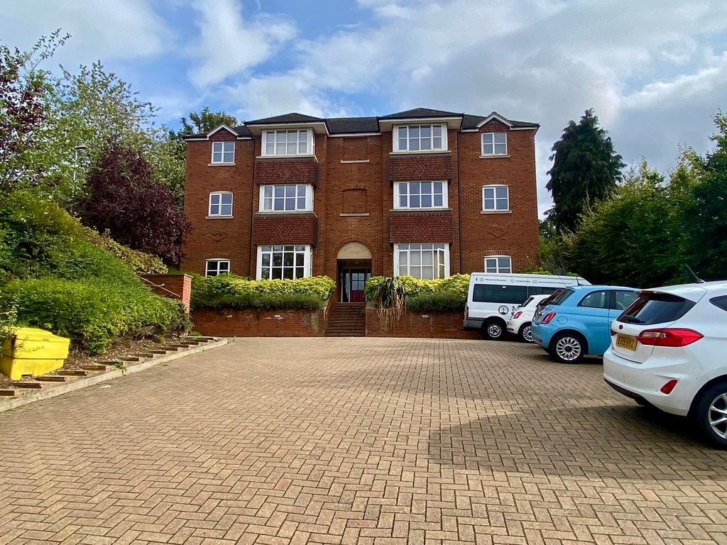 2 bed flat to rent in High Street, Kingsthorpe, Northampton NN2, £950