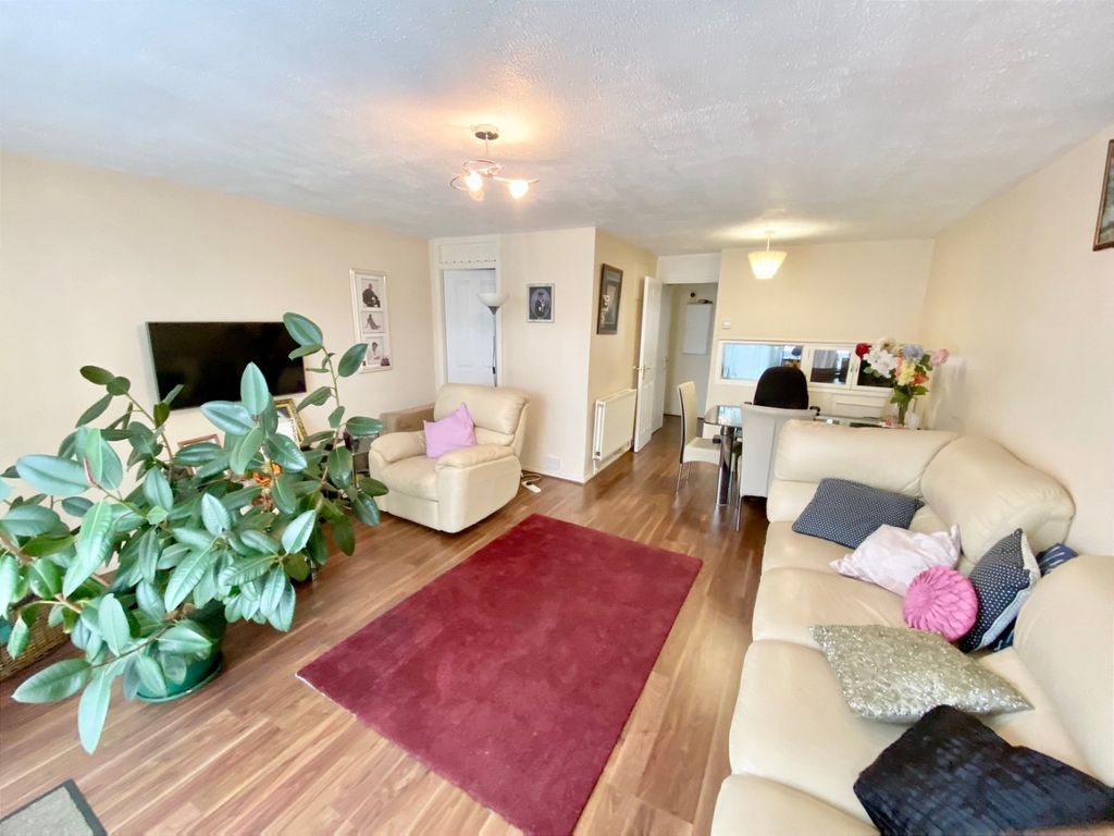 3 bed terraced house for sale in Little Strand, London NW9 Zoopla