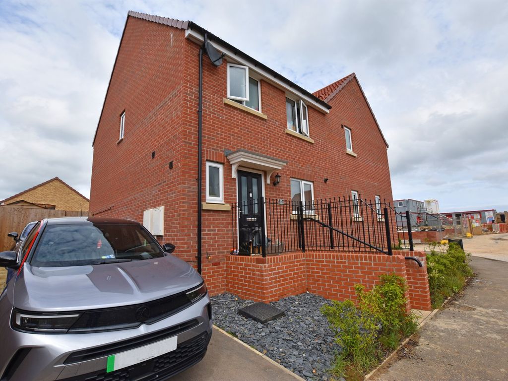 3 bed semidetached house for sale in Farrier Way, East Ayton