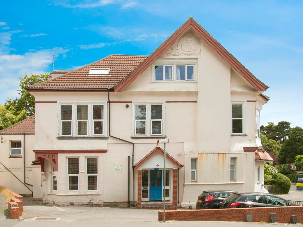 2 bed flat for sale in Sea Road, Bournemouth, Dorset BH5, £