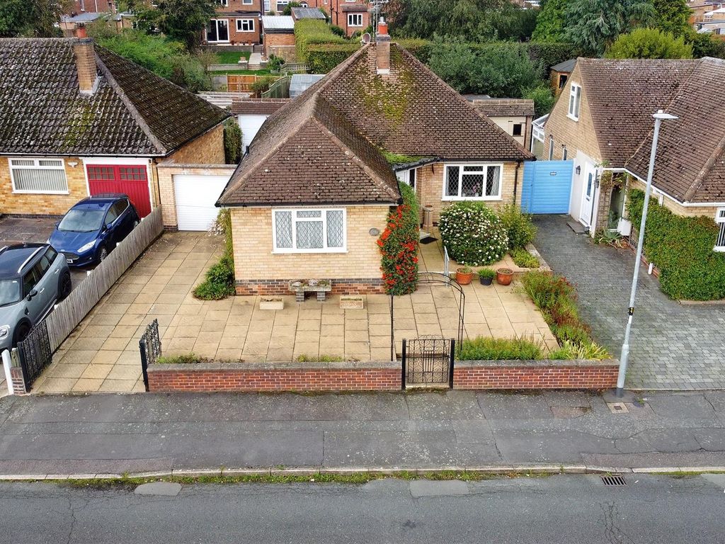 2 bed detached bungalow for sale in Ambergate Drive, Birstall