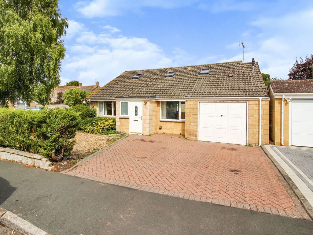 5 bed detached bungalow to rent in Sutton Park, Blunsdon, Swindon SN26