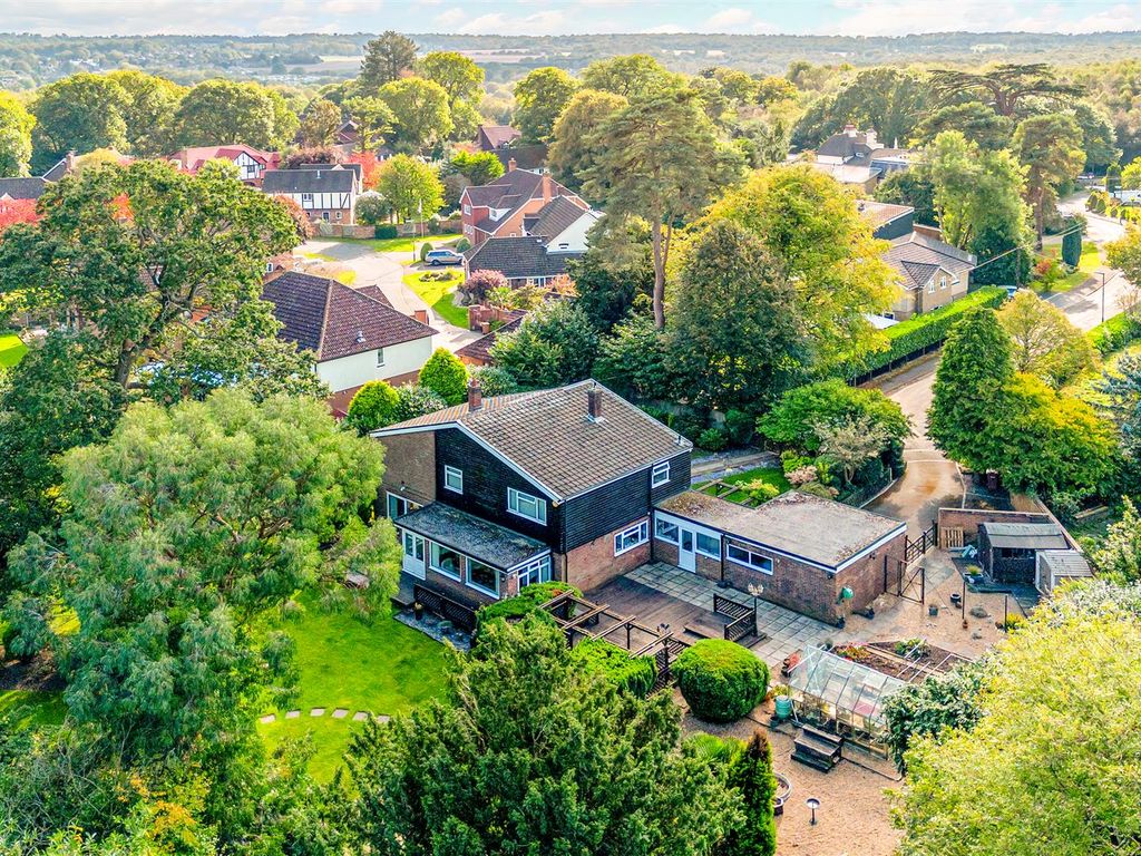 4 bed detached house for sale in Vicarage Close, Kingswood, Tadworth