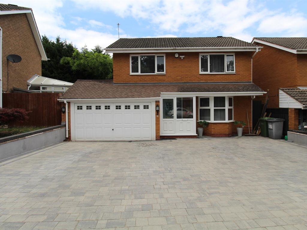 4 bed property for sale in Kingsleigh Drive, Castle Bromwich
