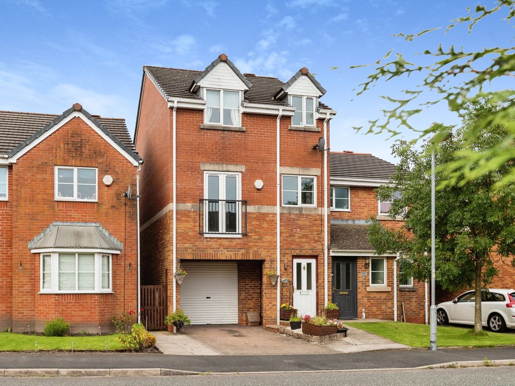 4 bed semidetached house for sale in Hayling Close, Brandlesholme