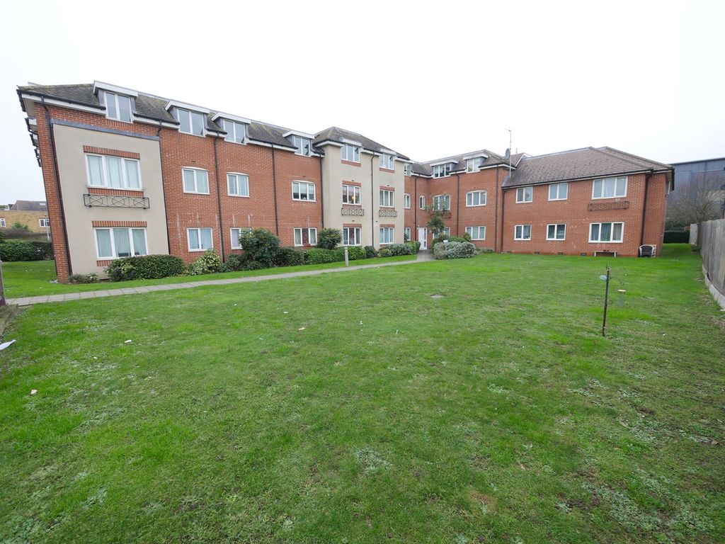 1 bed flat for sale in Dudley Place, Stanwell, StainesUponThames TW19