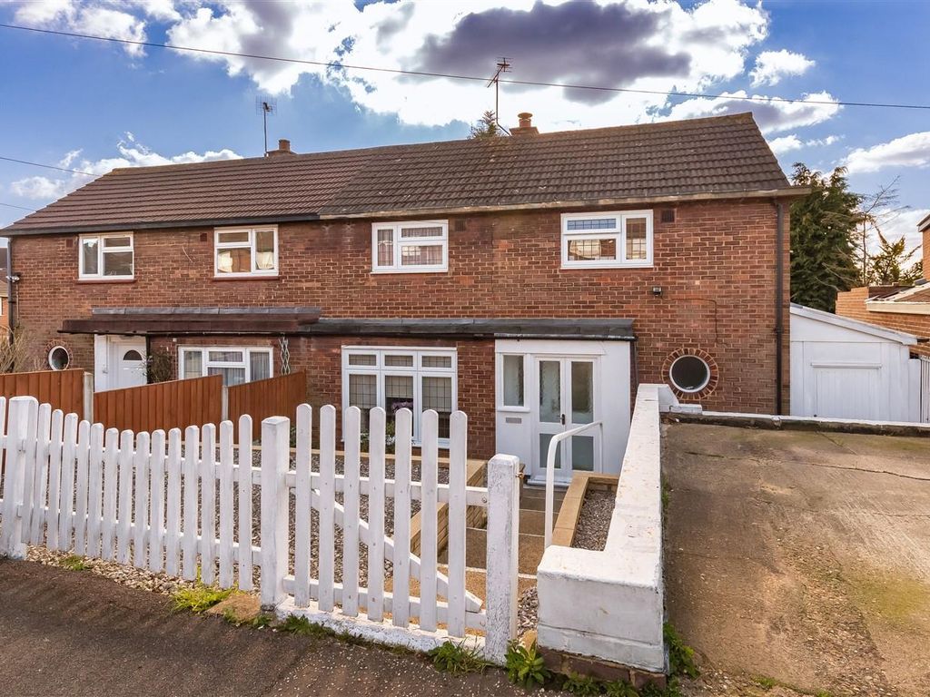 Beaconfield Way, Epping CM16  