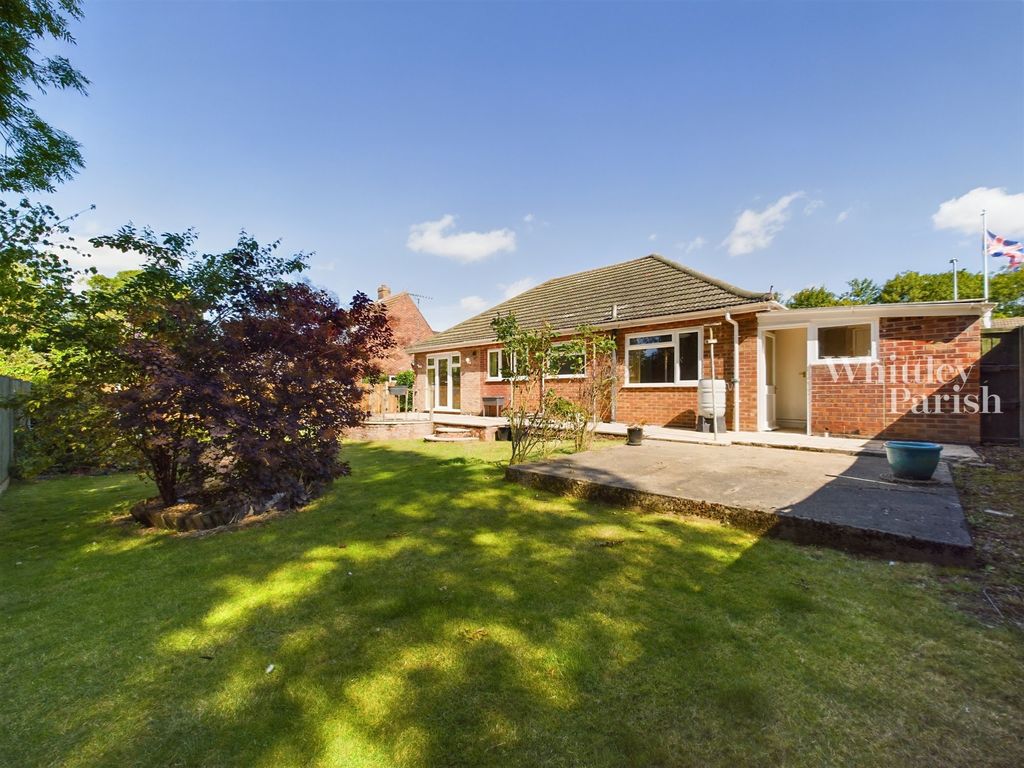2 bed bungalow for sale in The Close, Kings Head Lane, North Lopham