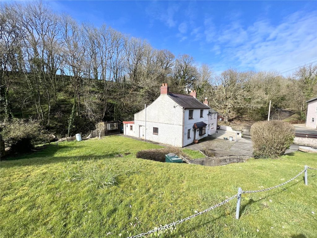 3 bed semidetached house for sale in New Mill Road, Aberteifi, New
