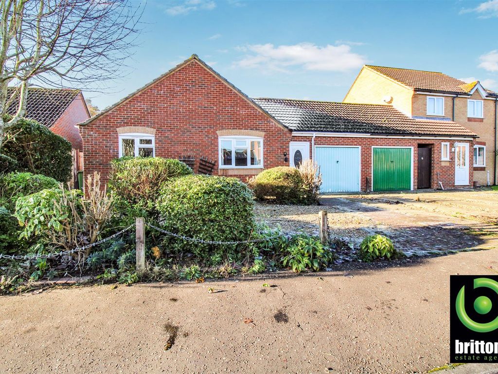 3 bed bungalow for sale in Cedar Way, Gayton, King's Lynn PE32 Zoopla
