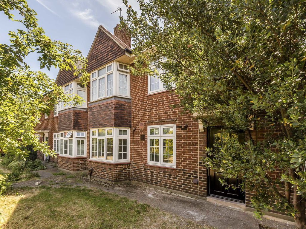 3 bed flat to rent in Tilehurst Road, London SW18 Zoopla