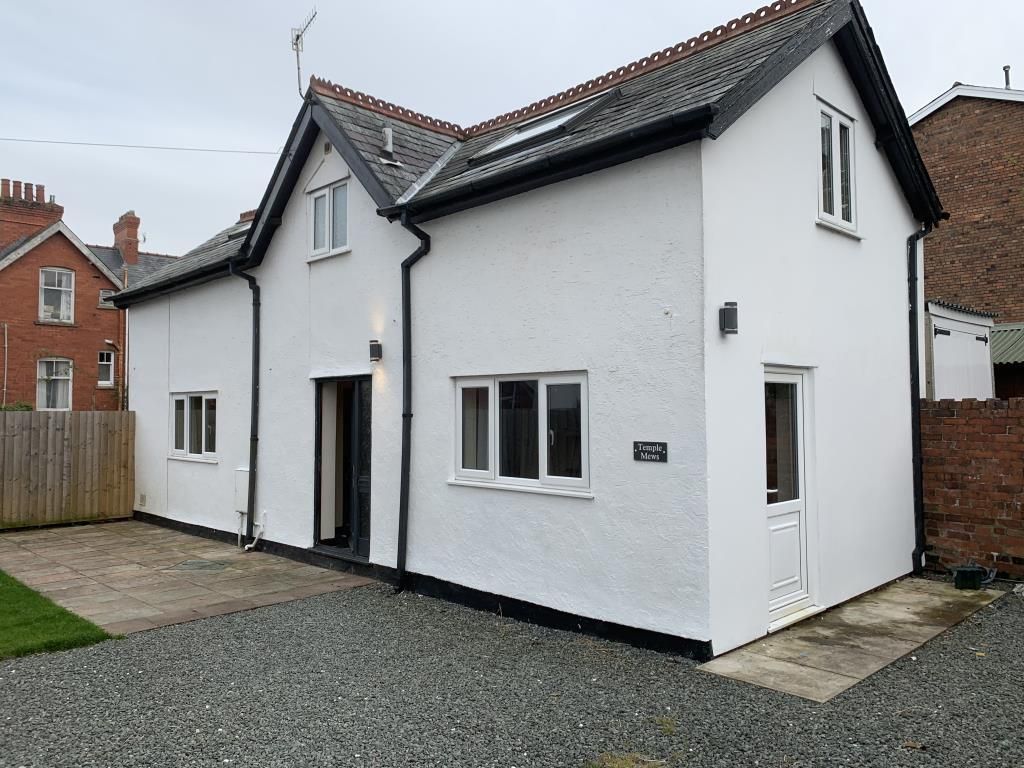 2 bed detached house to rent in Alexander Road, Llandrindod Wells LD1