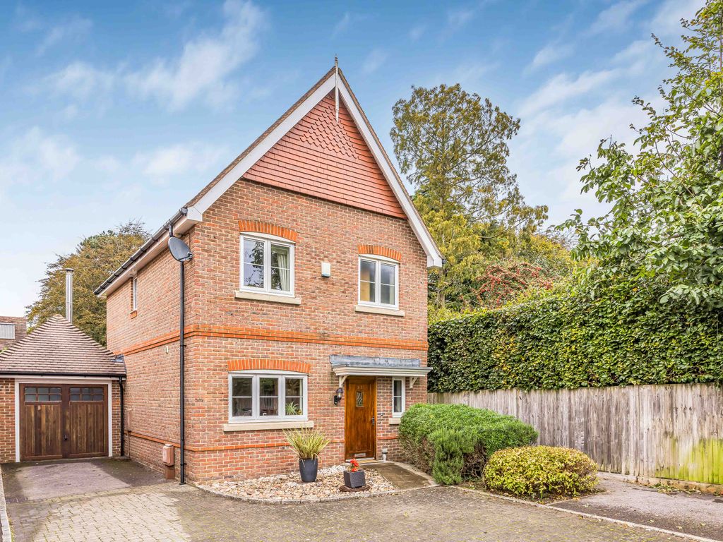 3 bed detached house for sale in Meadow Close, Lavant, Chichester PO18
