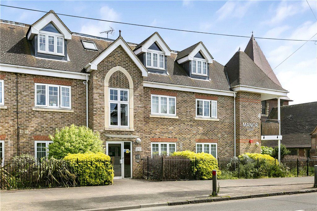 2 bed flat for sale in Thorpe Road, StainesUponThames, Surrey TW18