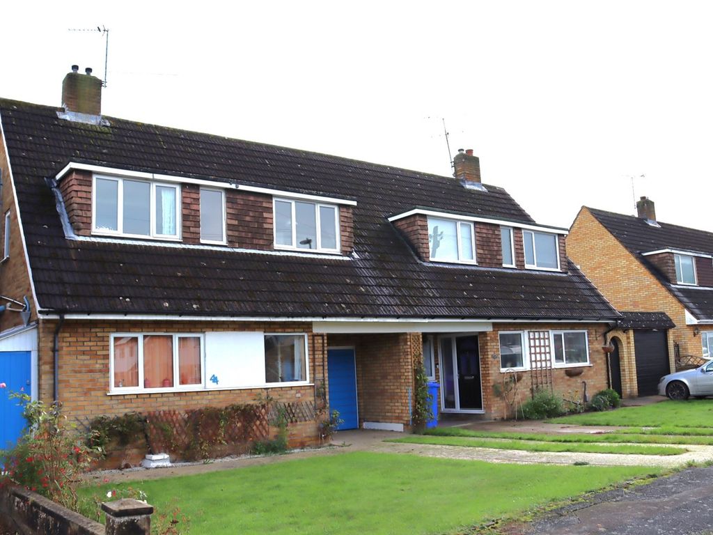 3 bed semidetached house for sale in Anglesey Avenue, Farnborough GU14