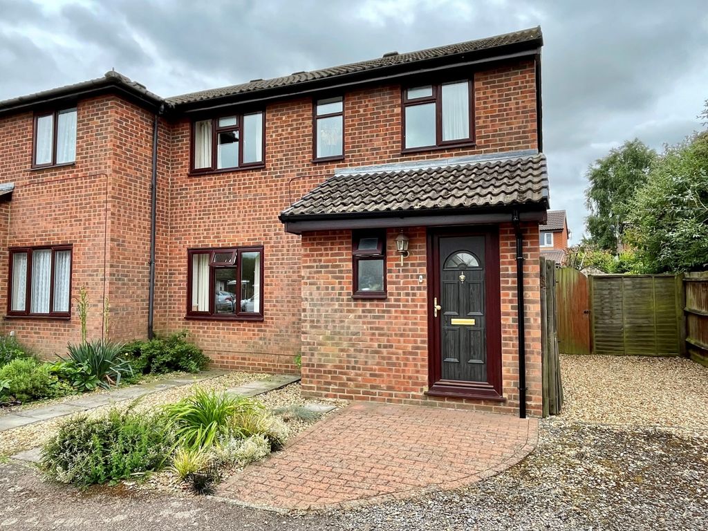 3 bed semidetached house for sale in Deerfield Close, Buckingham MK18 Zoopla