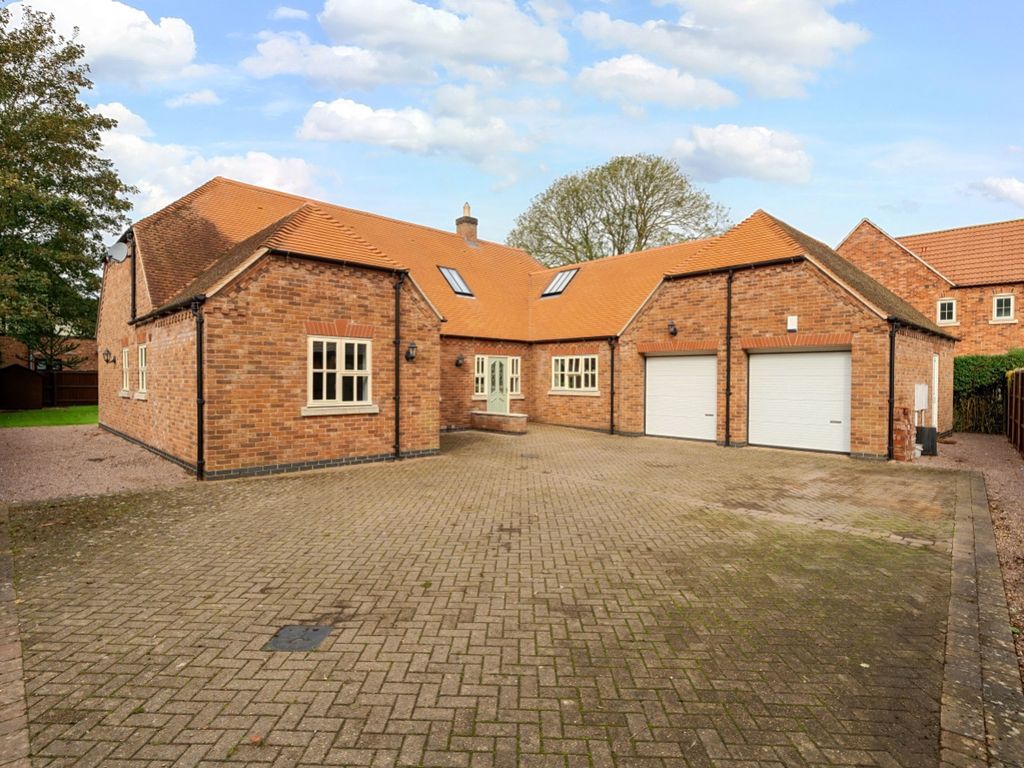 5 bed detached house for sale in New Street, Heckington, Sleaford