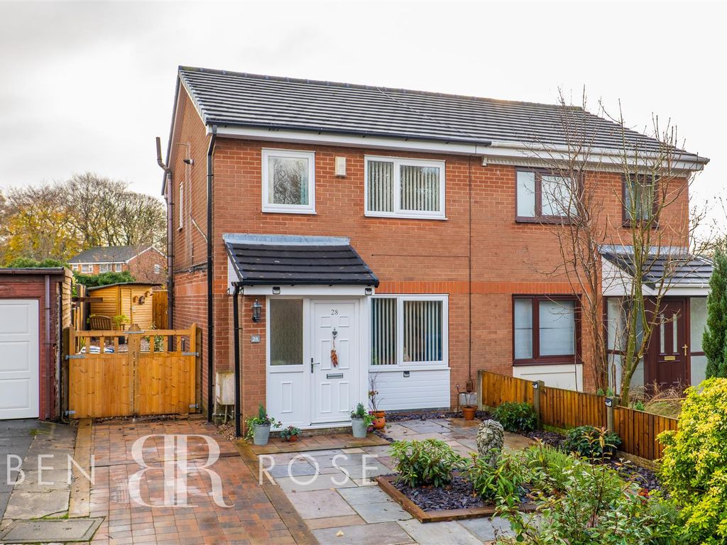 3 bed semidetached house for sale in Black Croft, ClaytonLeWoods