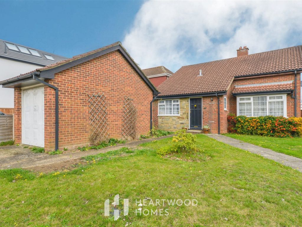 3 bed bungalow for sale in Mayflower Road, Park Street, St. Albans AL2