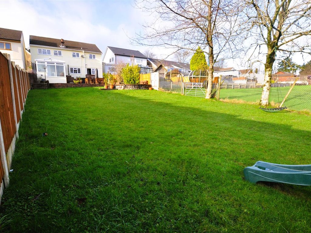 4 bed detached house for sale in Heol Y Nant, Llannon, Llanelli SA14