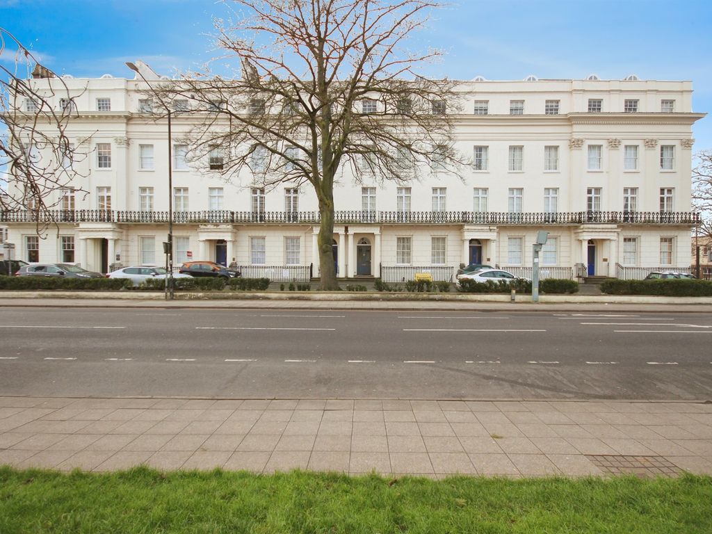 2 bed flat for sale in Clarence Terrace, Warwick Street, Leamington Spa