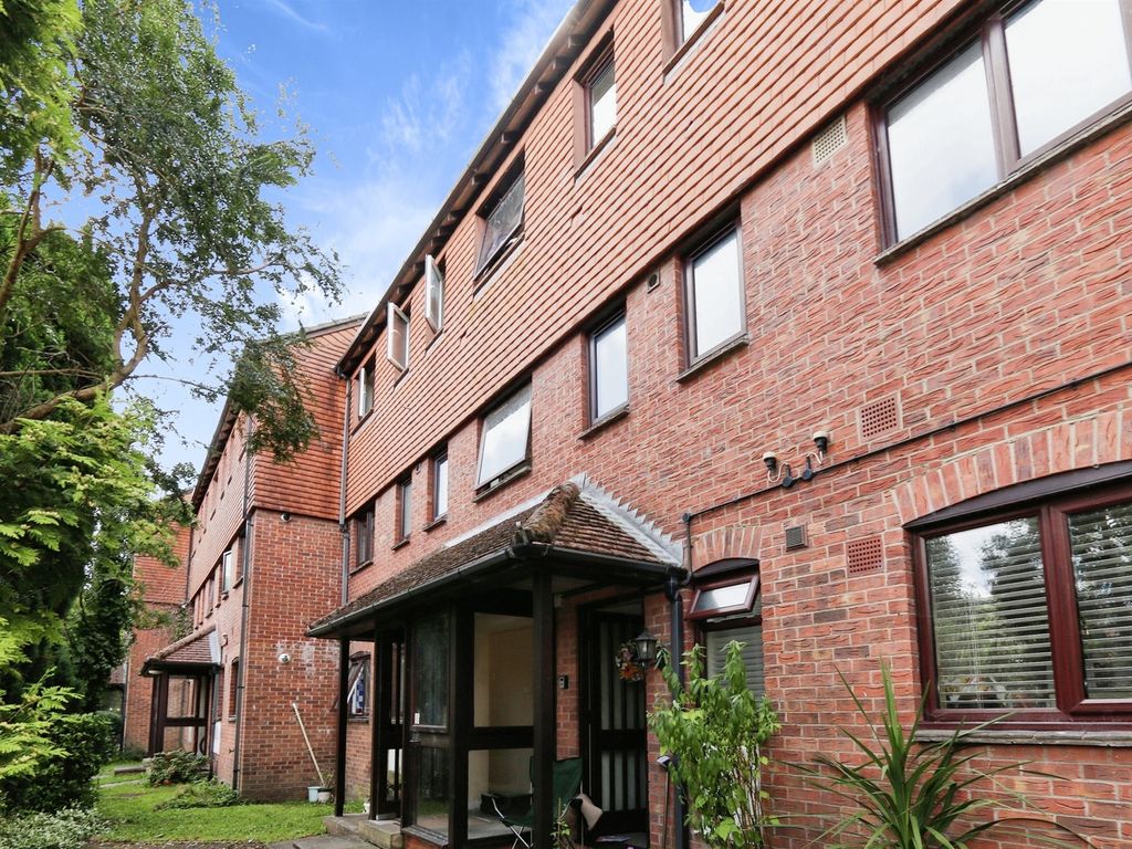 1 bed flat for sale in Salisbury Mews, Fordington, Dorchester DT1, £