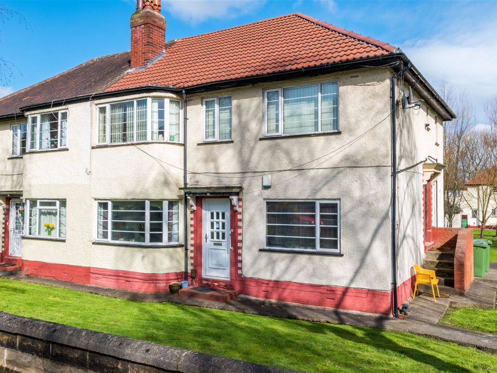 2 bed flat for sale in Sandringham Gardens, Leeds LS17 Zoopla