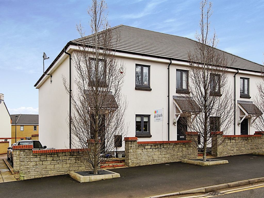 4 bed semidetached house for sale in Oxleigh Way, Stoke Gifford