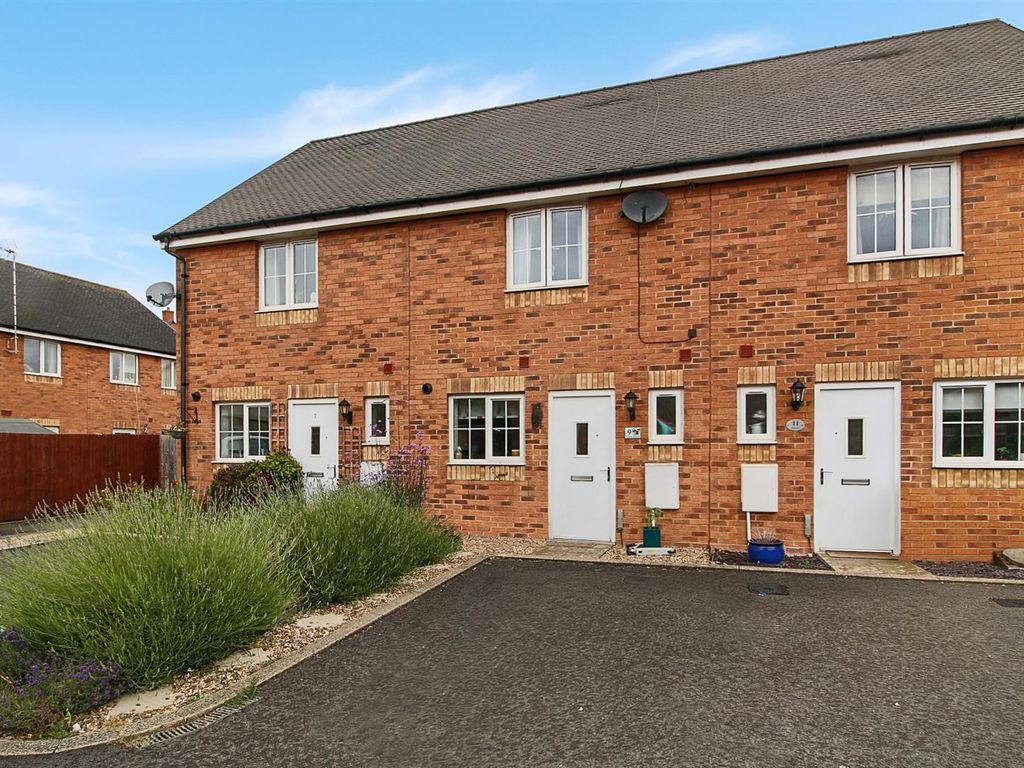 2 bed property for sale in Alma Street, Aylesbury HP18, £290,000 Zoopla