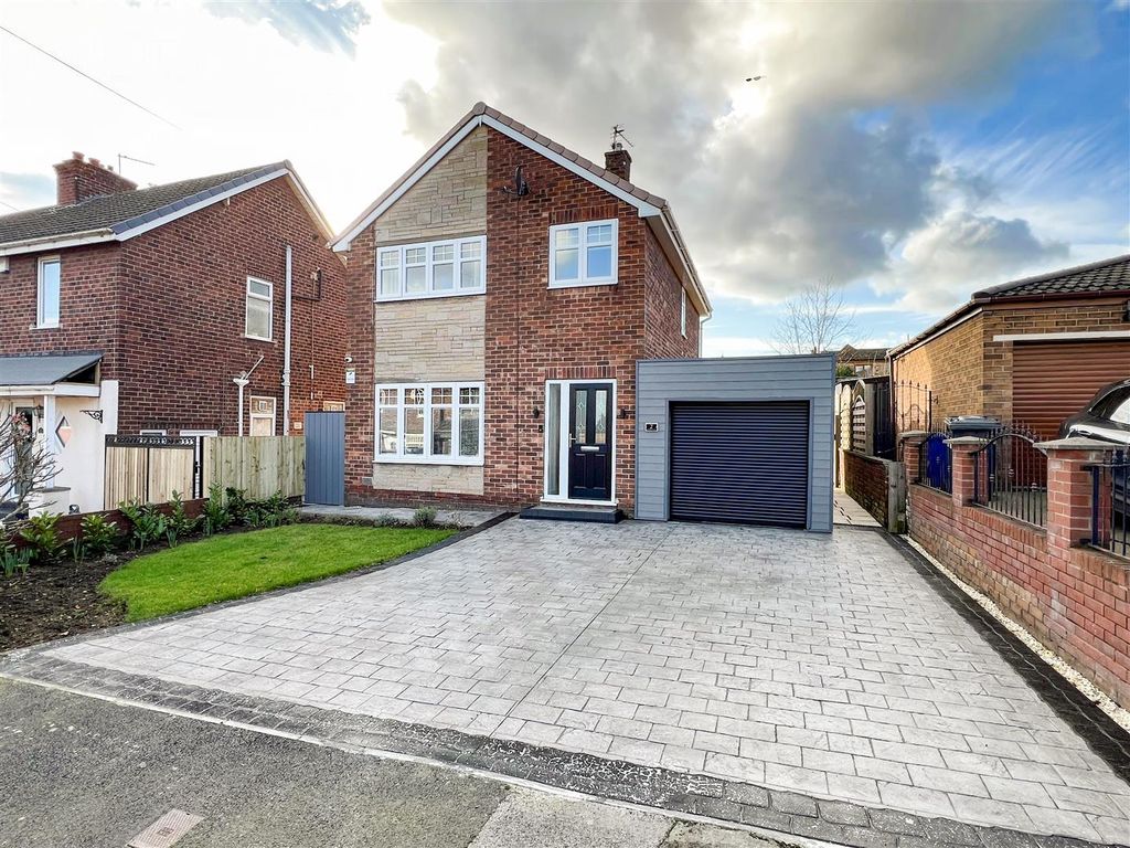 3 bed detached house for sale in Howden Avenue, Skellow, Doncaster DN6