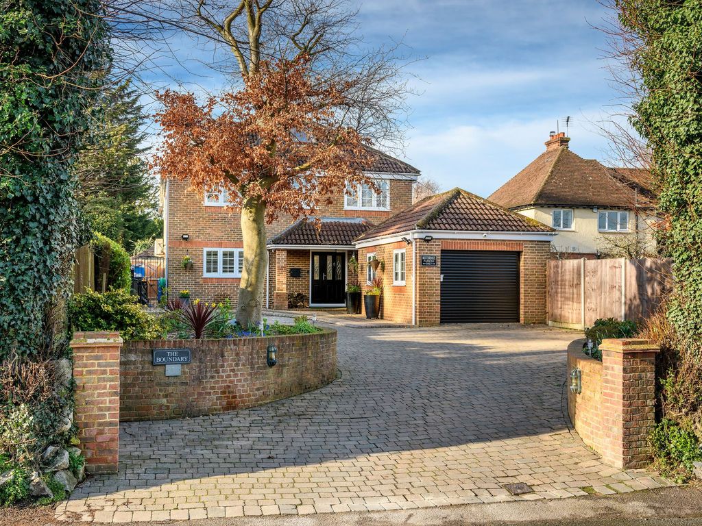 6 bed detached house for sale in Rectory Lane North, Leybourne ME19, £