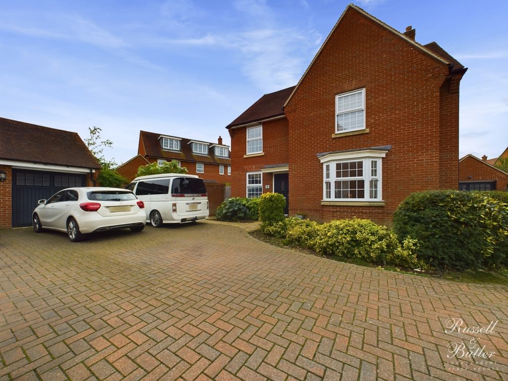 4 bed detached house for sale in Constance Street, Buckingham MK18, £