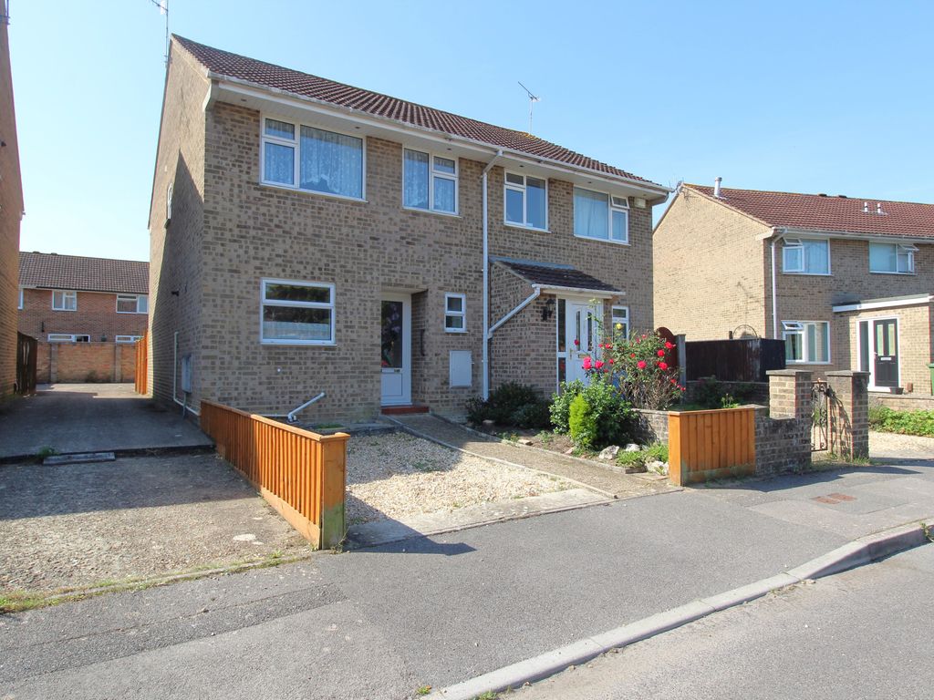 3 bed semidetached house for sale in Hewitt Road, Hamworthy, Poole