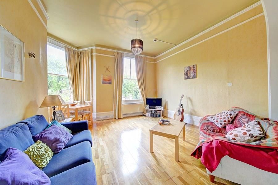 2 bed flat to rent in Cavendish Road, London SW12, £1,800 pcm Zoopla