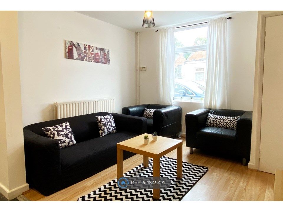 2 bed flat to rent in Fosse Road North, Leicester LE3, £455 pcm Zoopla