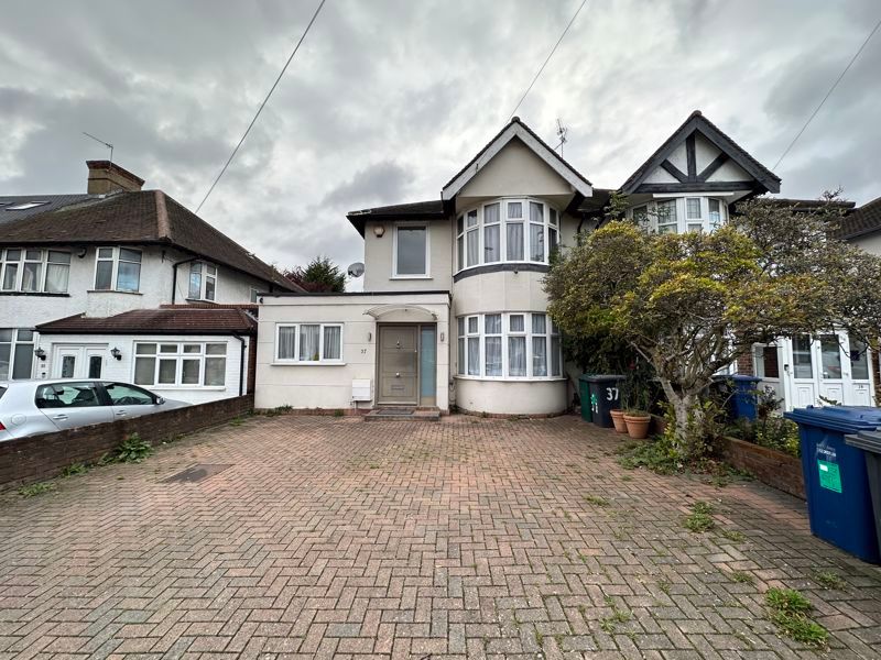 4 bed semidetached house for sale in Selvage Lane, London NW7, £