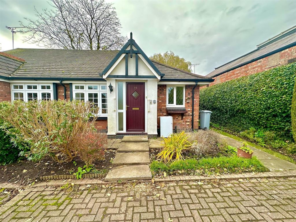 2 bed bungalow for sale in Yew Tree Drive, Nantwich, Cheshire CW5, £