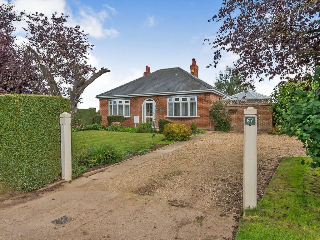 3 bed detached bungalow for sale in Station Road, Long Sutton, Spalding